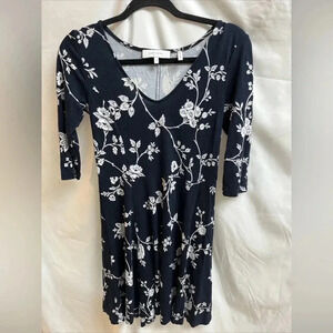Lark & Ro Women’s size small blue floral 3/4 Length sleeve dress